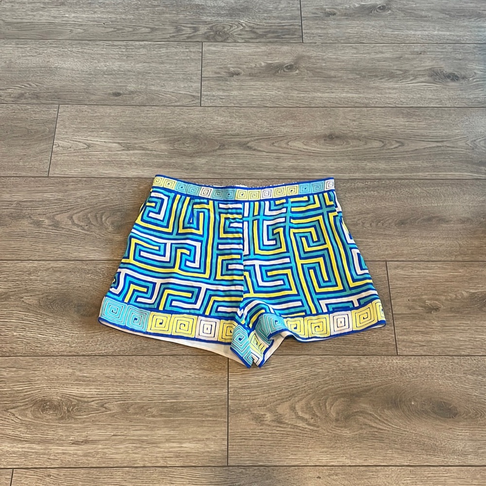 Alice & Trixie Shorts Size Medium